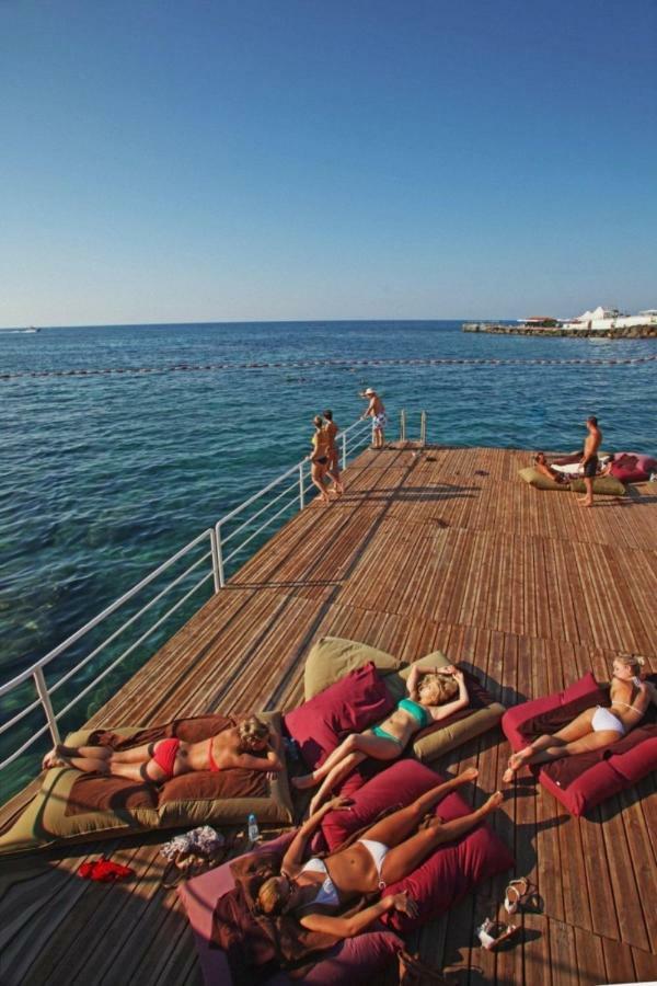 Rocks Hotel & Casino Kyrenia  Exterior photo